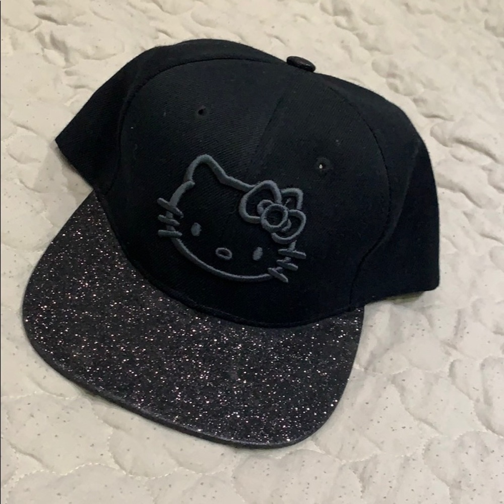 COPY - SOLD - HelloKitty glittery hat 🖤